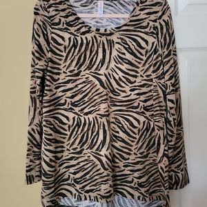 Lularoe Lynnae top